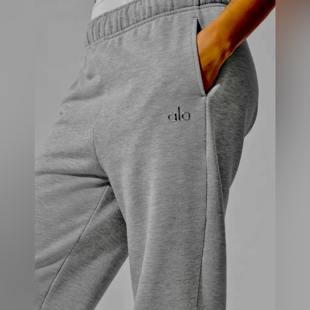 ALO Yoga Gray Accolade Sweatpants for Ultimate Comfort